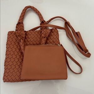 Small tote bag with Crossbody straps and wristlet